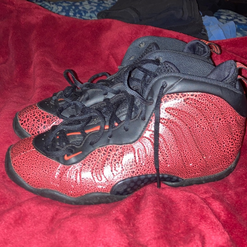 NIKE tennis shoes